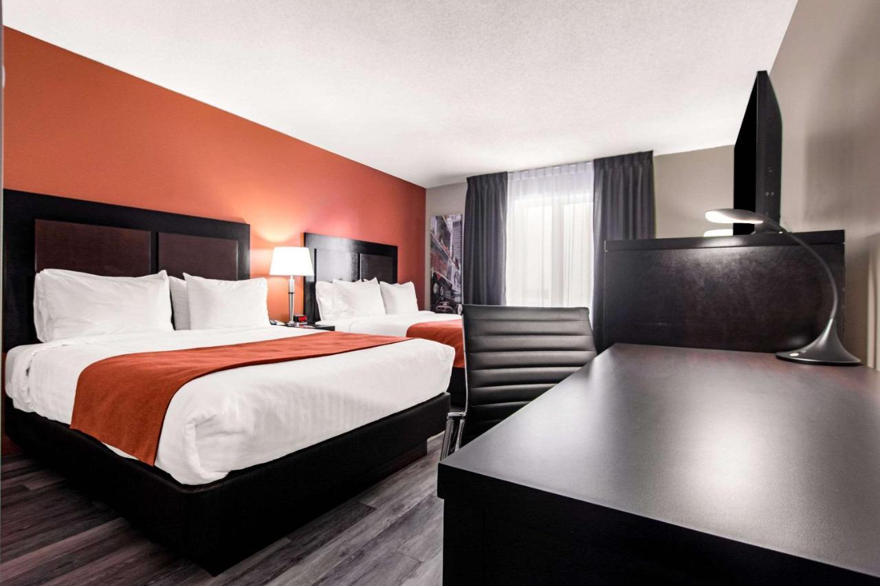 Econo Lodge Inn & Suites Saint Apollinaire Bagian luar foto