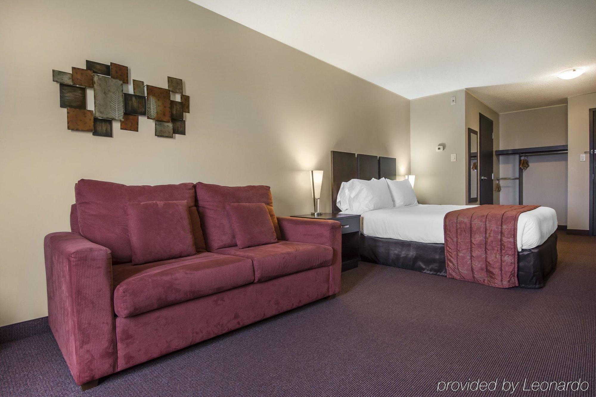 Econo Lodge Inn & Suites Saint Apollinaire Bagian luar foto