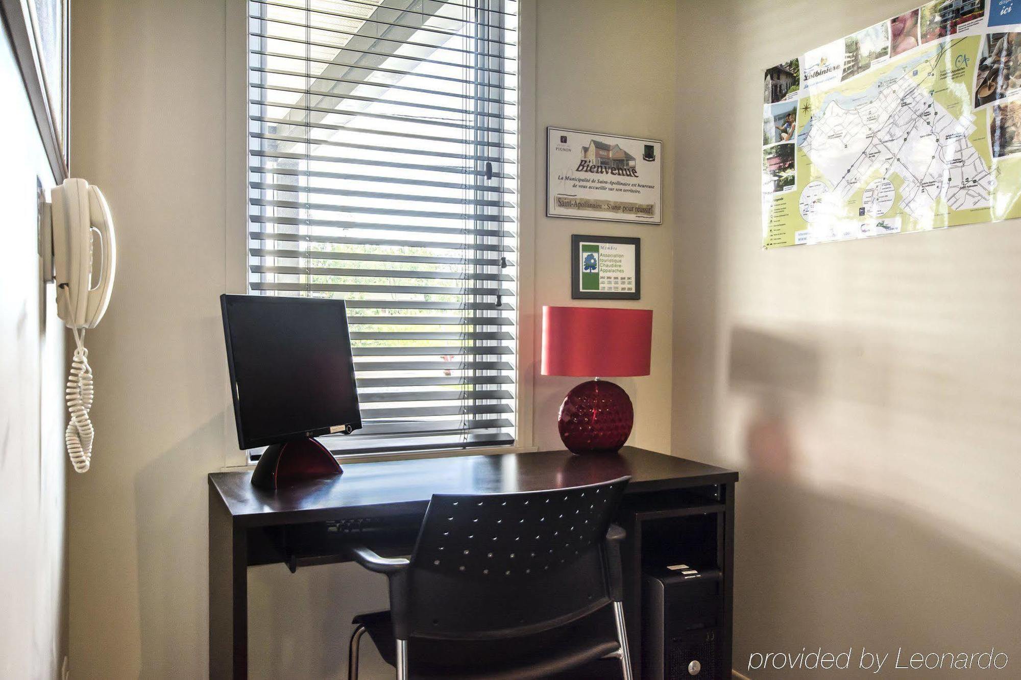 Econo Lodge Inn & Suites Saint Apollinaire Bagian luar foto