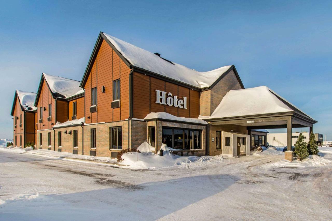 Econo Lodge Inn & Suites Saint Apollinaire Bagian luar foto